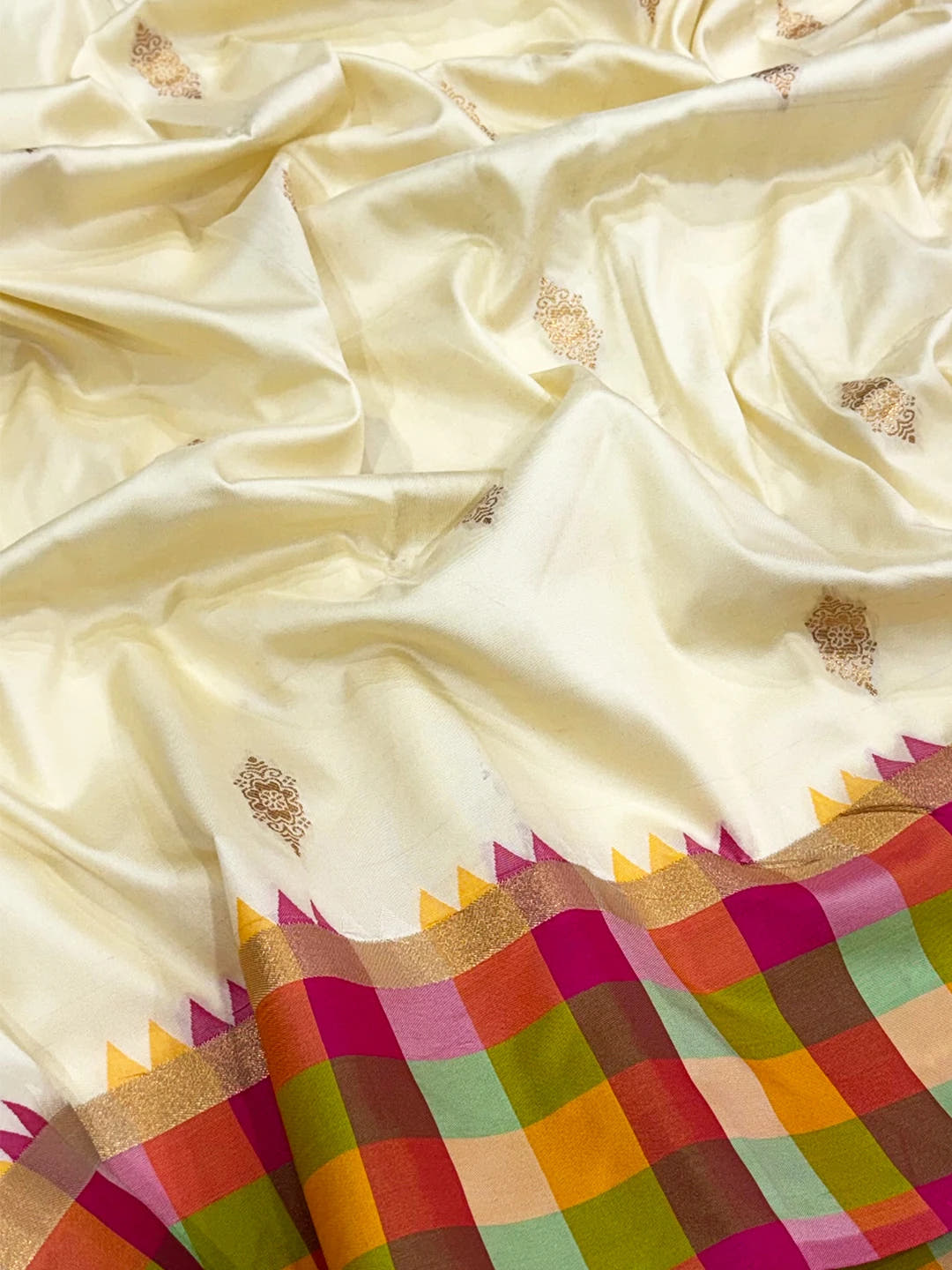 Vibrant Paalum Pazhamum Rich Pallu Silk Saree