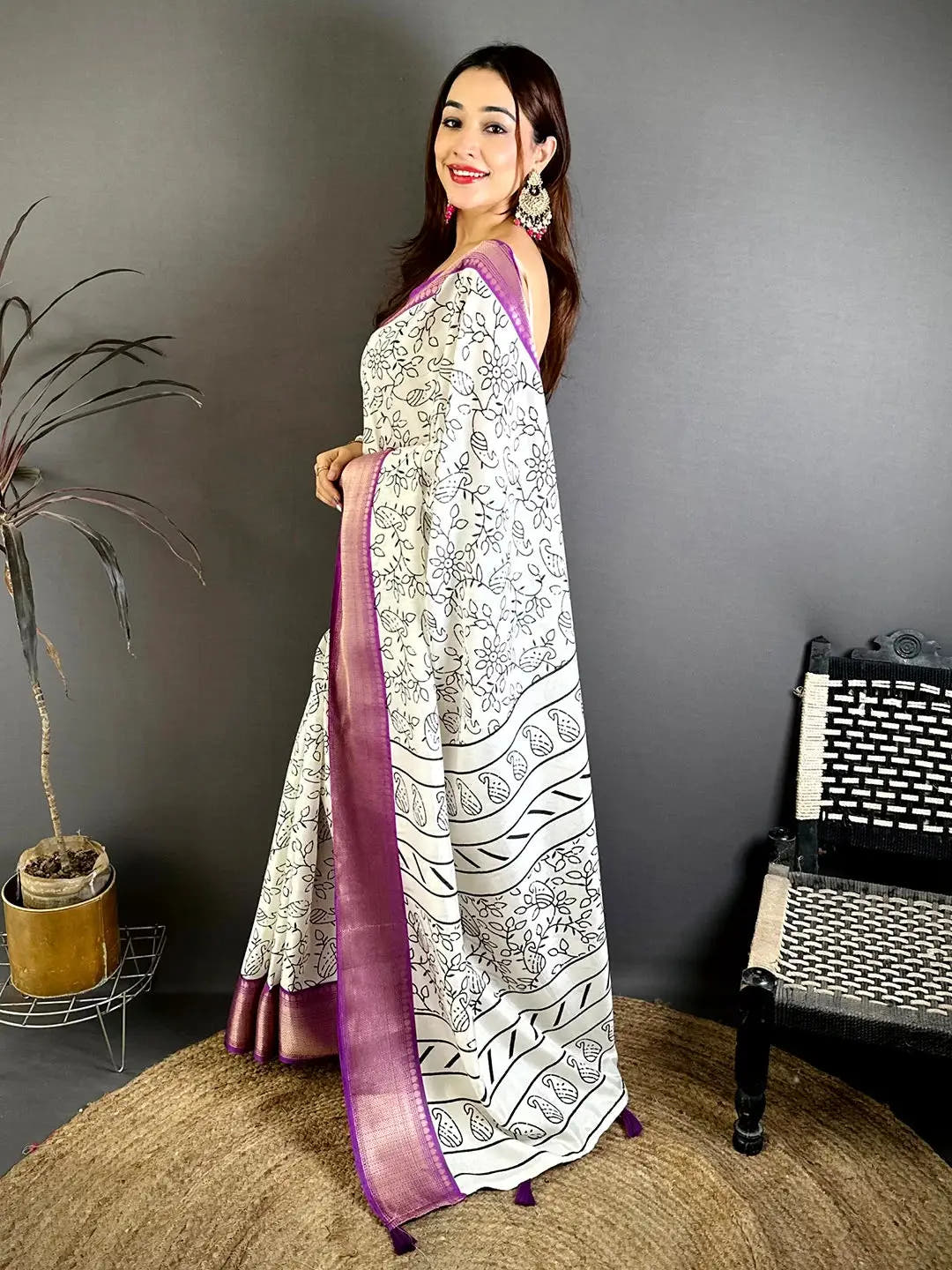 Stylish Soft Dola Silk Black Ink Kalamkari Saree