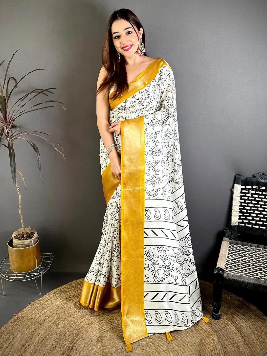Elegant Soft Dola Silk Black Ink Kalamkari Saree