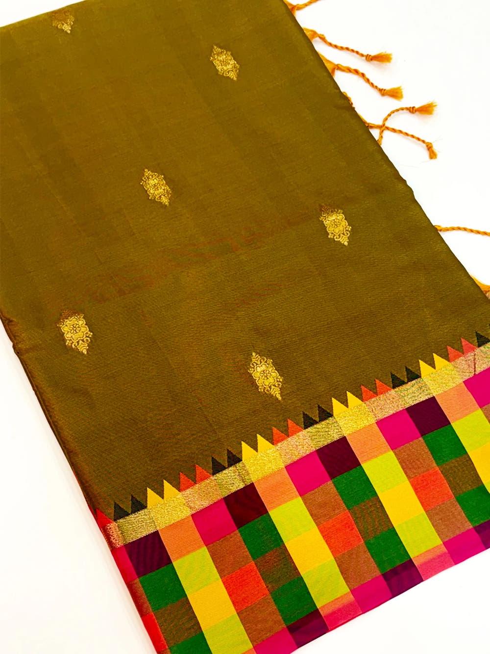 Celebrity Paalum Pazhamum Rich Pallu Silk Saree