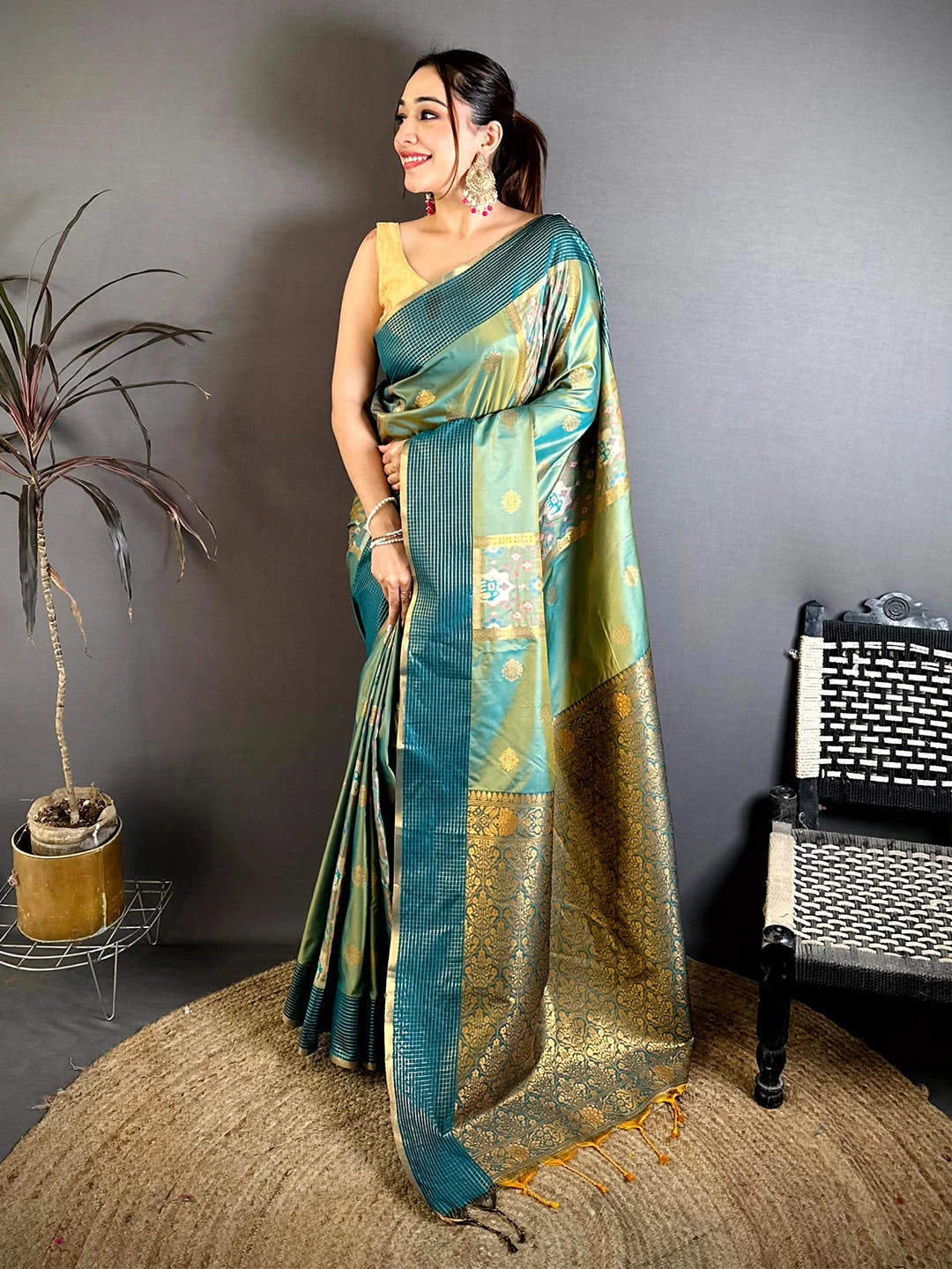 Stylish Soft Silk Ikkat Pochampally Saree - view 3