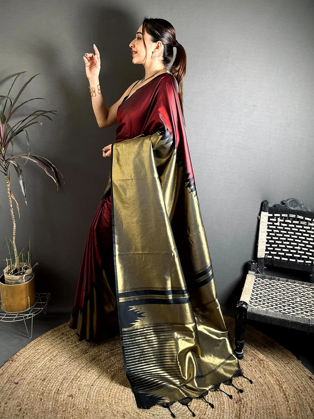 Stylish Soft Silk Woven Temple Saree - view 2
