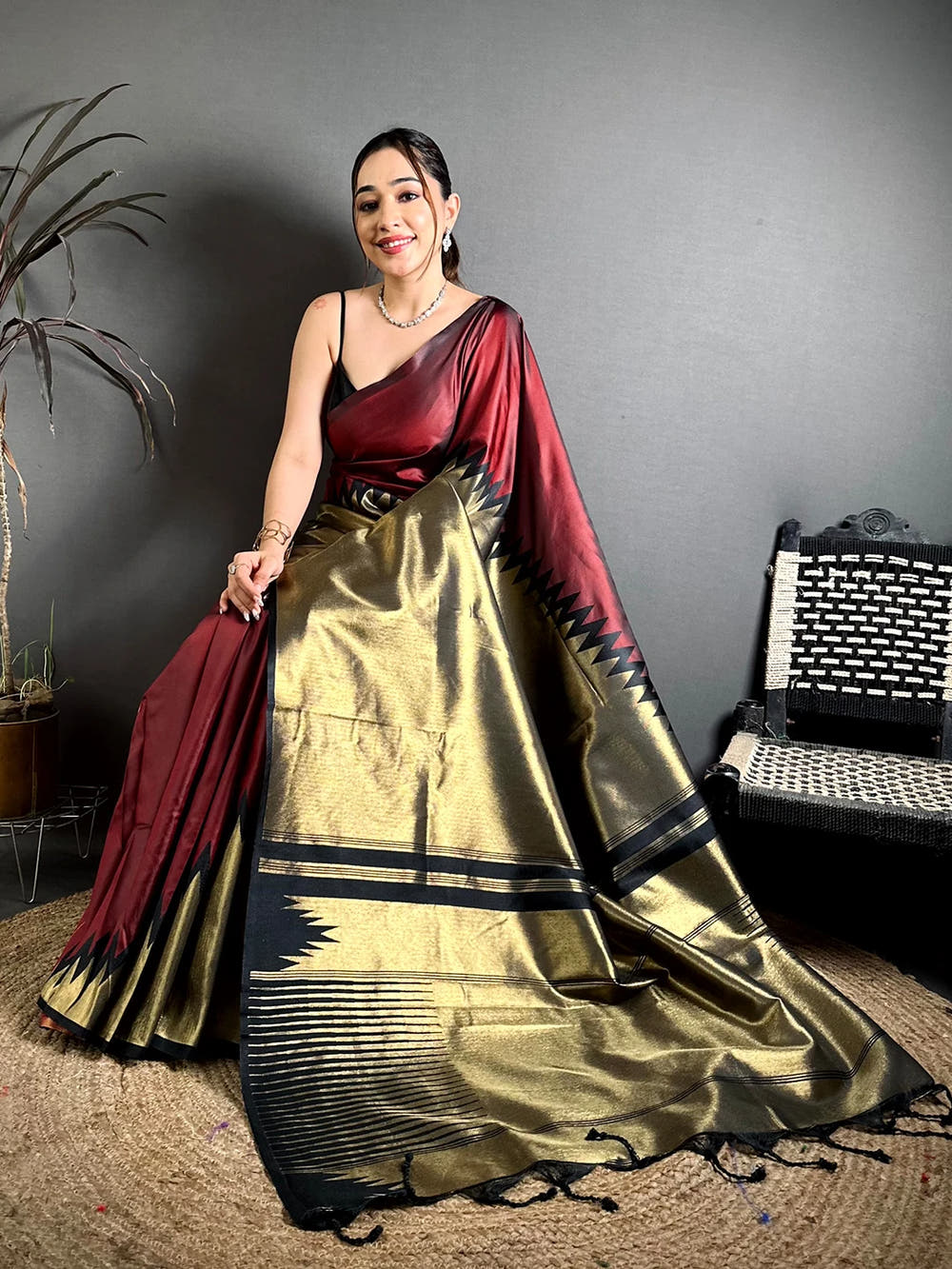 Stylish Soft Silk Woven Temple Saree - view 4
