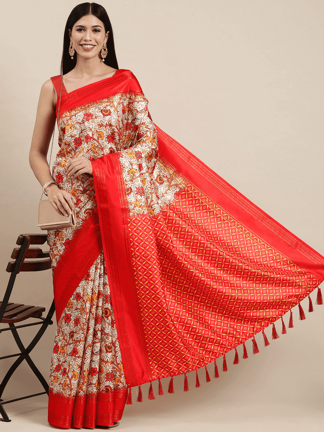 Flower Digital Print Soft Silk Saree With Pattu Zari border